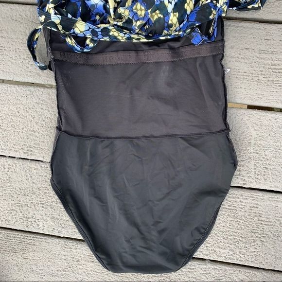 EUC Silhouette Solutions 1 PC Floral Swimsuit - Picture 9 of 14